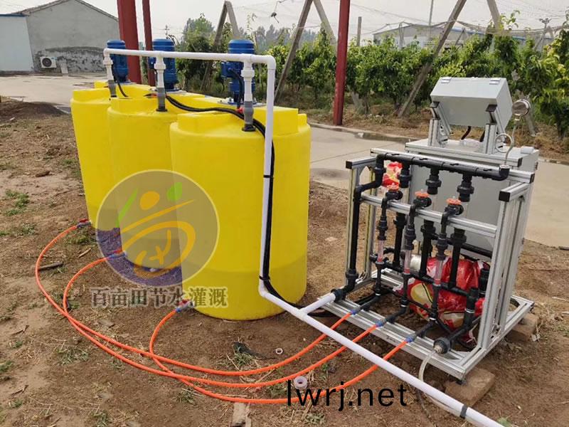 三通道施肥機(jī)